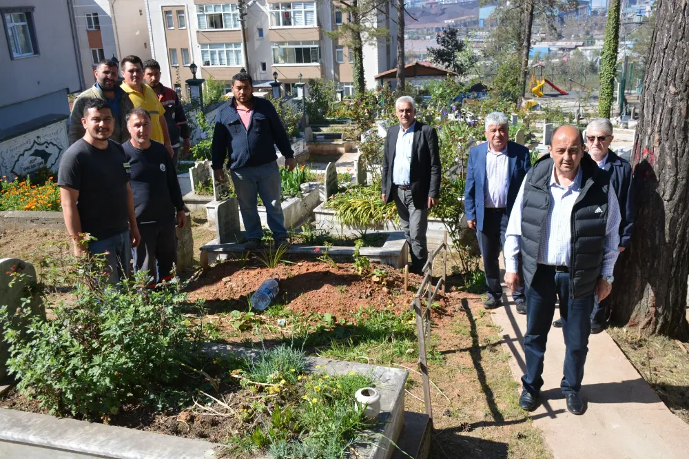 Gülüç Belediyesi, Bayram Öncesi Mezar Temizliği Yapıyor