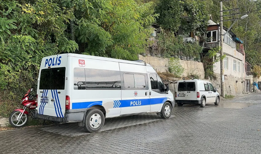 Evinde ölü bulundu
