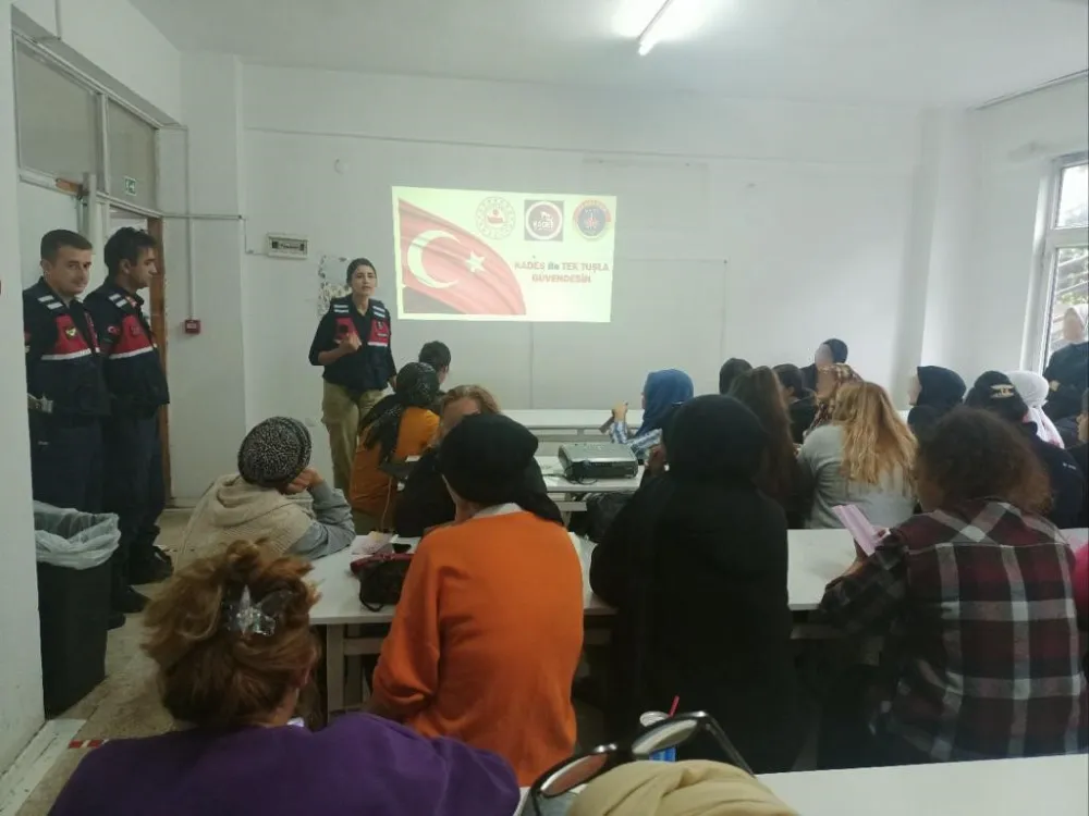 Atölyedeki kadınlara KADES anlatıldı