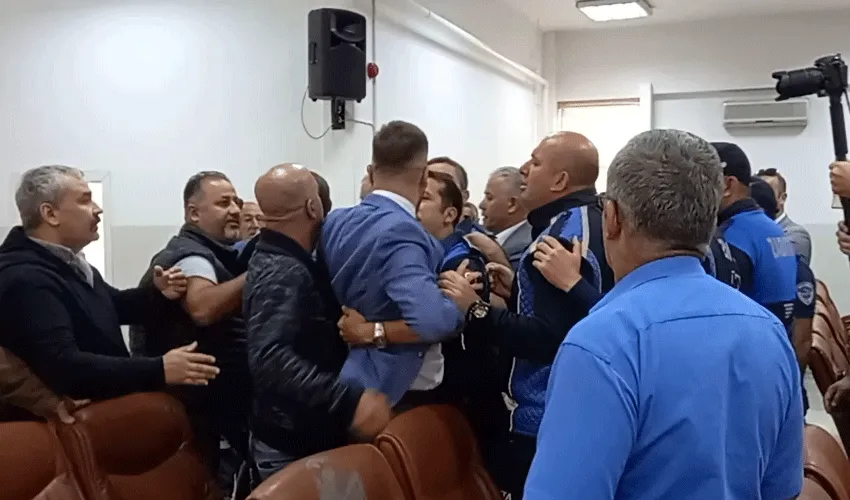 Mecliste yine kavga... Meclis üyesi hastanelik oldu...