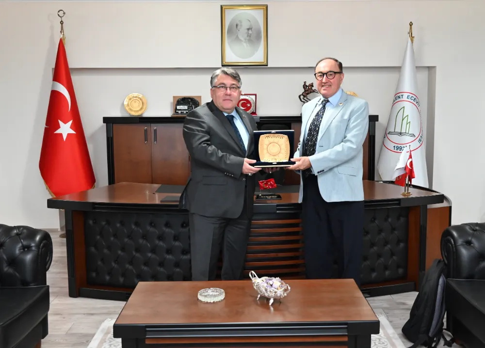  Prof. Dr. Dante Augusto Couto Barone, ZBEÜ Rektörü Prof. Dr. İsmail Hakkı Özölçer’i ziyaret etti.