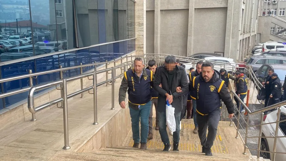 Sazan sarmalı operasyonunda 13 gözaltı