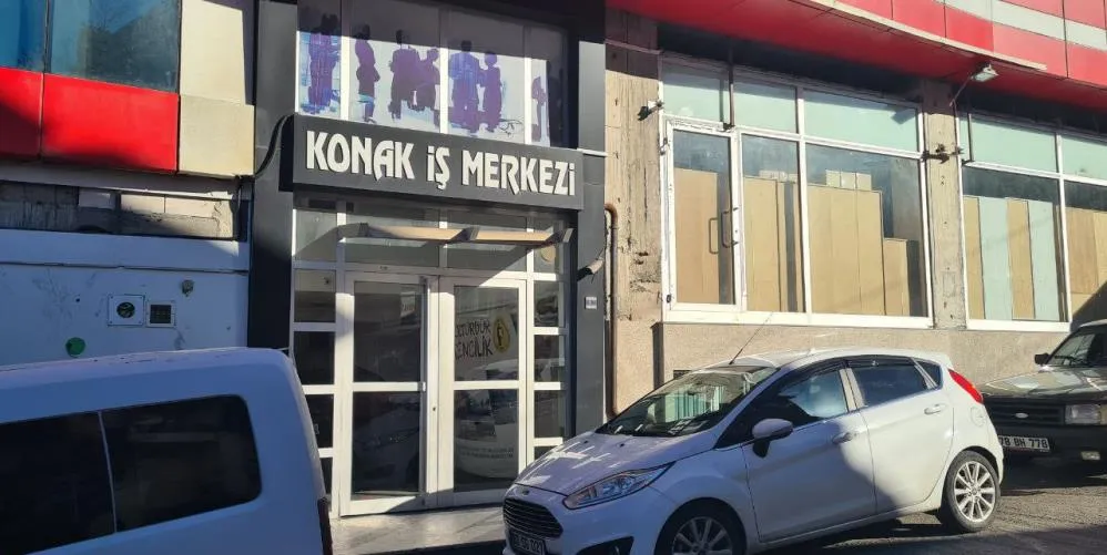 İş merkezinin güvenlik kamerasını da çaldılar