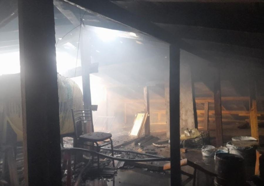 Fırında başlayan yangın evi kapladı 
