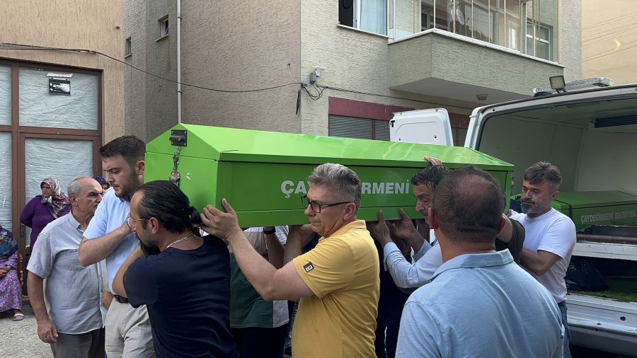 Kızı tarafından katledilen anne toprağa verildi