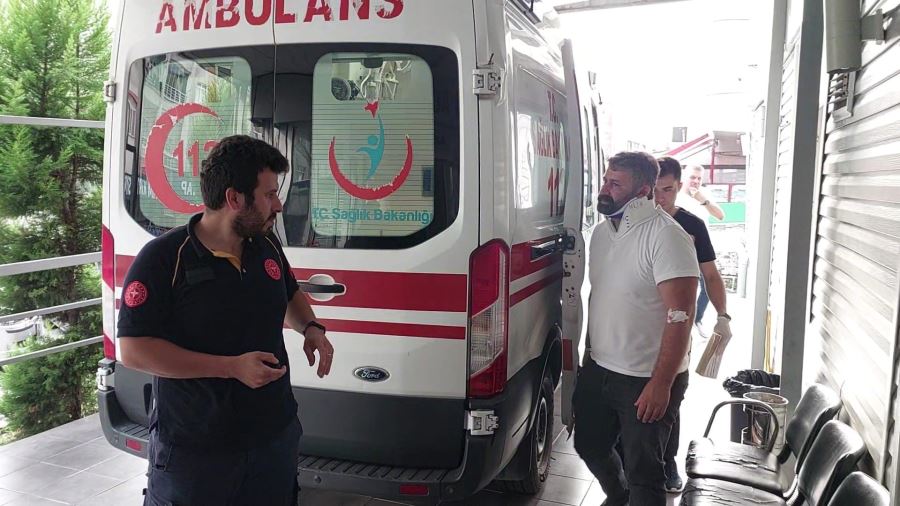 Servis, yayaya çarpıp kaçtı 