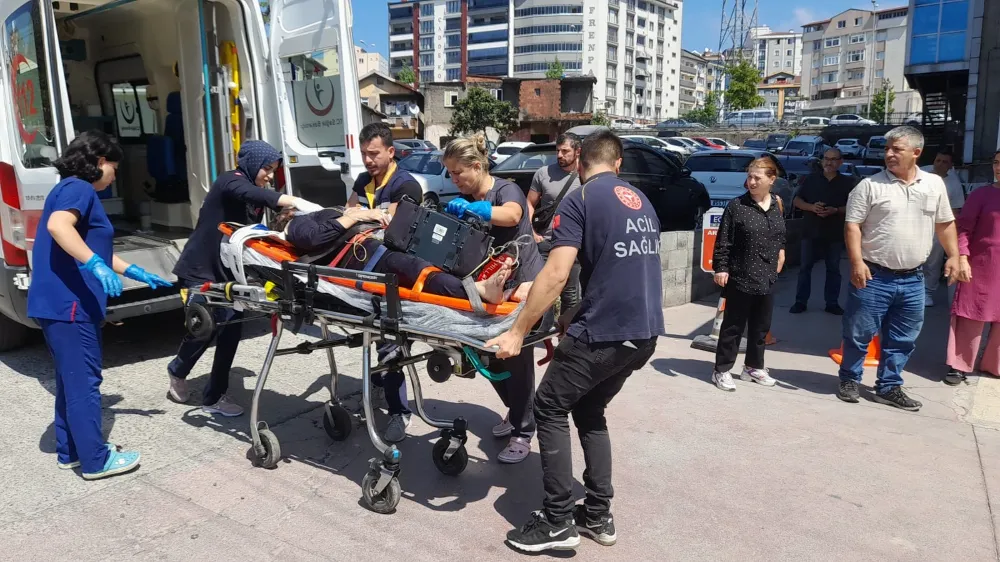 Yaşlı kadın plajda boğulma tehlikesi geçirdi