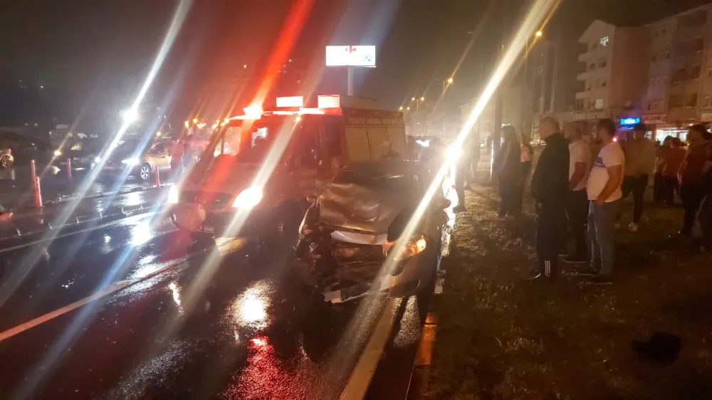 Seyir halindeki araca çarpıp olay yerinden kaçtı