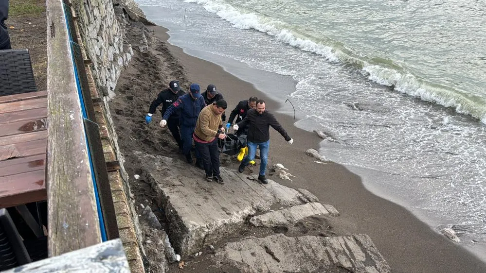 Akçakoca sahilinde 1 kişi ölü bulundu