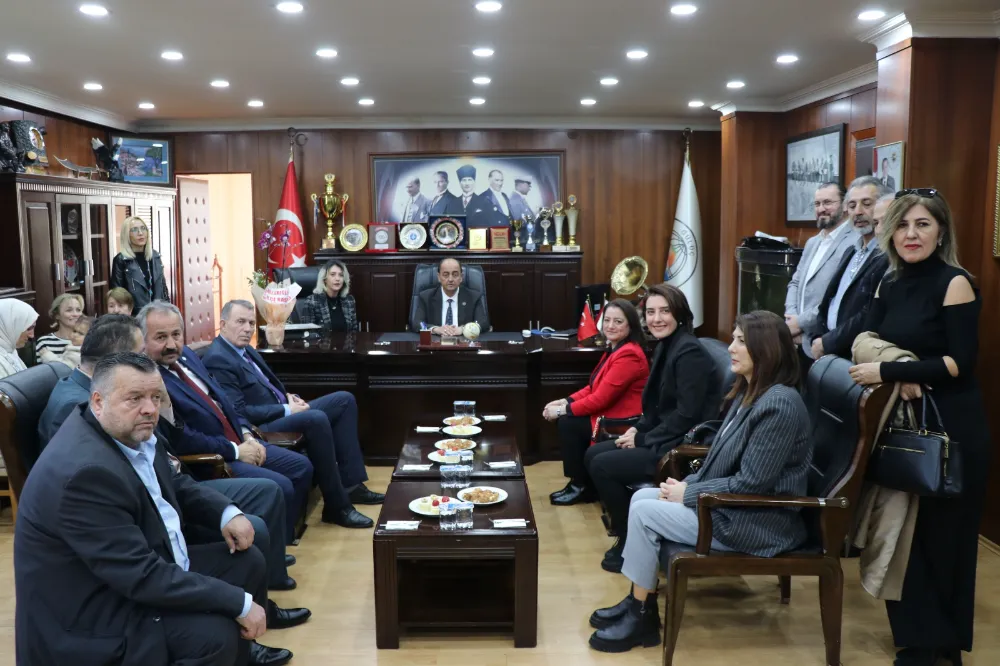 Demirtaş Gülüç’te İYİ Parti ile gövde gösterisi yaptı
