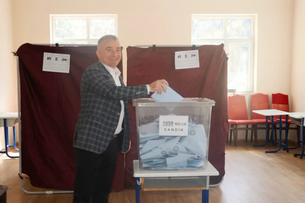 Sesli oyunu kullandı, sandık sandık gezmeye başladı 