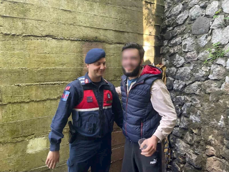 Ormanda gezerken kaybolmuştu, jandarma buldu 