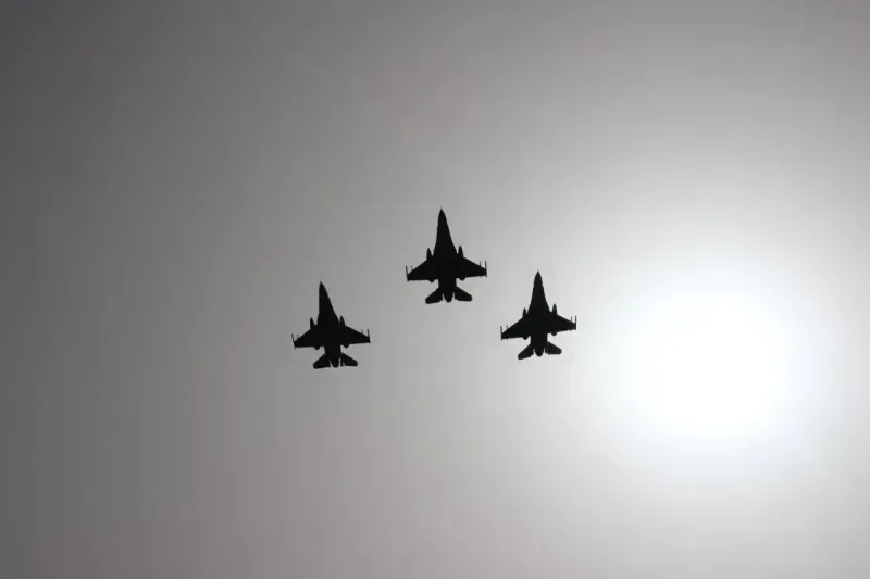 F-16