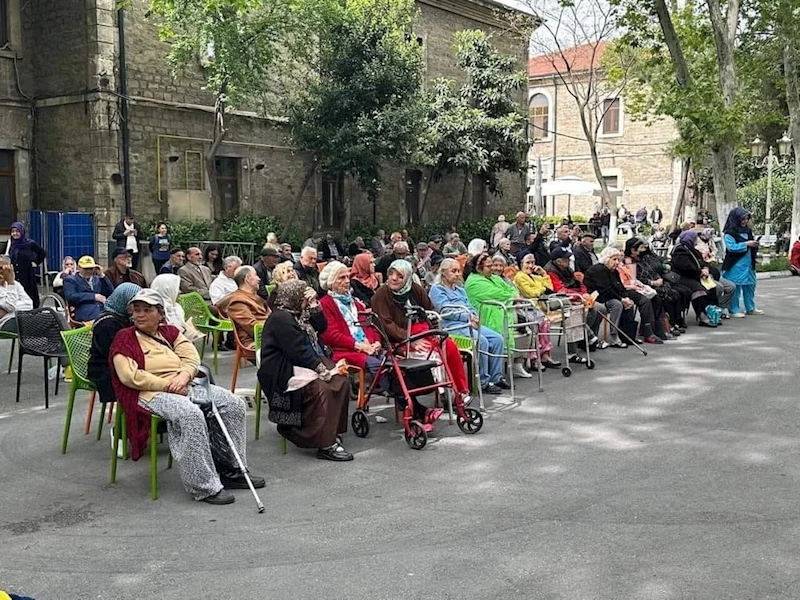 Darülaceze sakinlerine moral oldu
