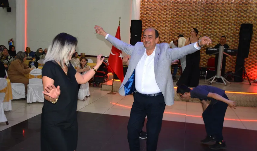 Gülüç’lü kadınlar anneler gününde doyasıya eğlendi