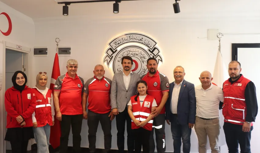 Vekil Ertuğrul, Kızılay Kdz. Ereğli Şubesini ziyaret etti