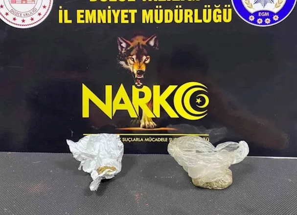Uyuşturucu satarken suçüstü yakalandı
