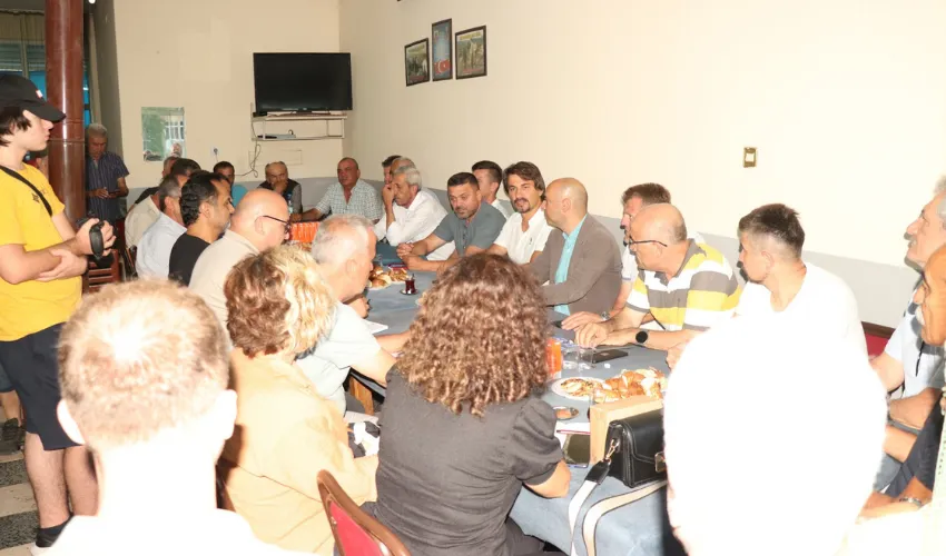 Muhtarlar iktidar temsilcilerini CHP milletvekiline şikâyet etti