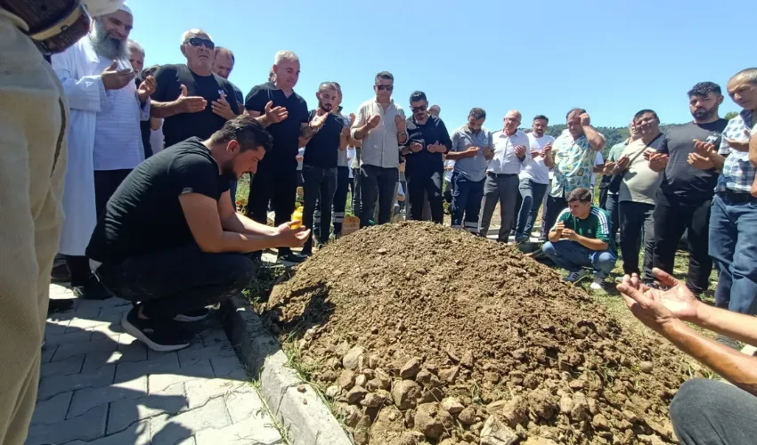Turgut Tanyıldız son yolculuğuna dualarla uğurlandı