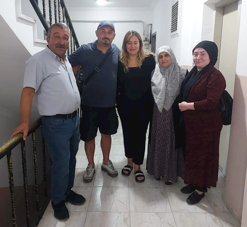 Bulduğu altın ve döviz dolu çantayı sahibine teslim etti
