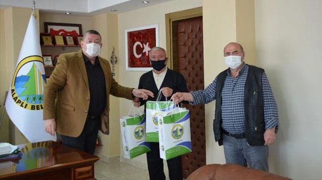 40 bin adet steril maske kapıda teslim edilecek...
