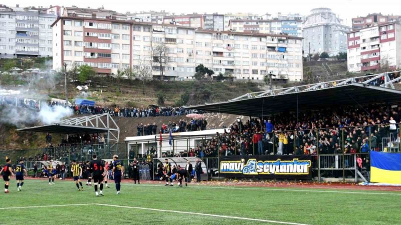 Alaplılı taraftarlar yeni tribün istiyor