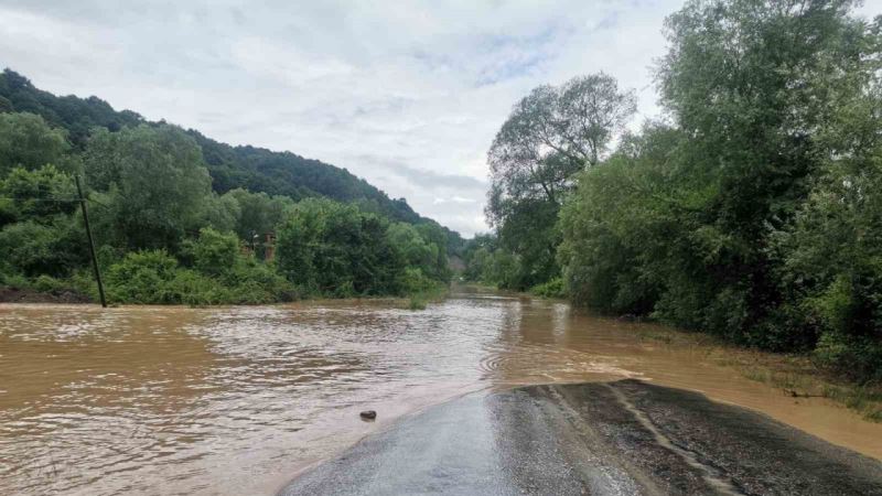 Filyos yolu sular altında kaldı