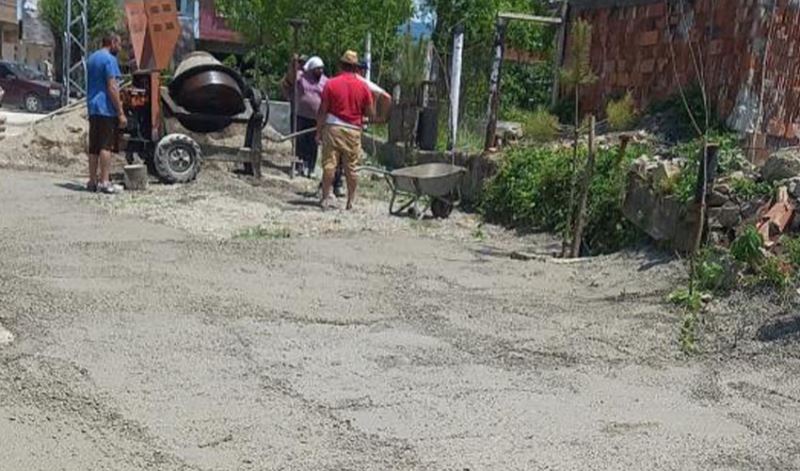 Bozuk köy yollarına imece usulü yenileniyor