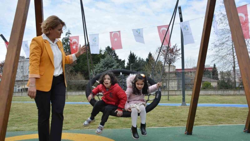 Özel bireyler bu merkezde eğlenerek öğreniyorlar