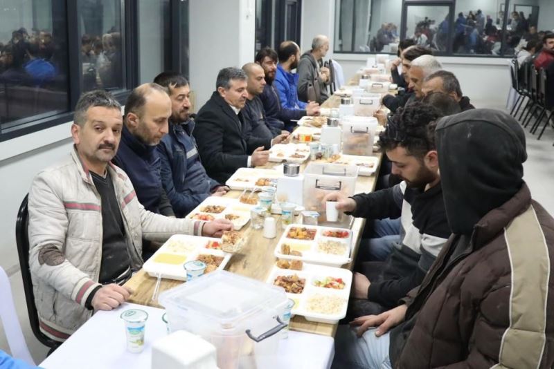 Vali Atay işçilerle iftar açtı